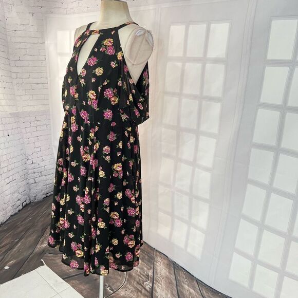 Torrid Halter Neck Floral Cold Shoulder Pleated A-Line Black Dress 16 - Picture 3 of 11